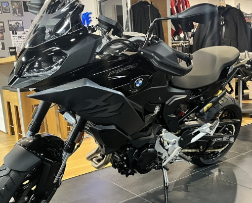 BMW F900XR : le compromis parfait entre sport et aventure ?