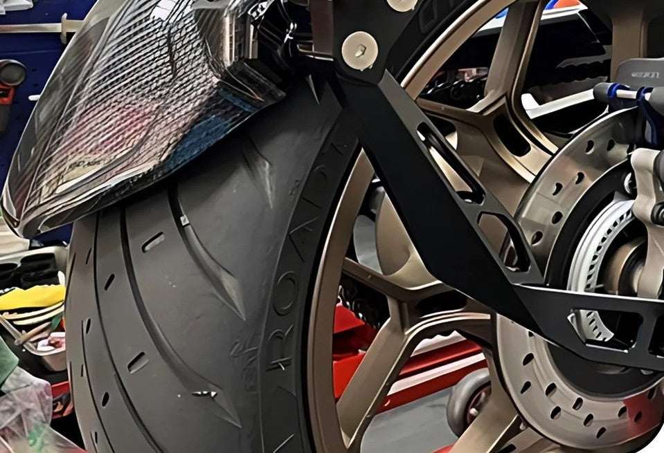 Garde boue arrière en carbone MT09